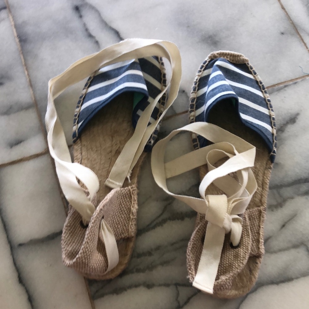 Lace up the ankle shoes
